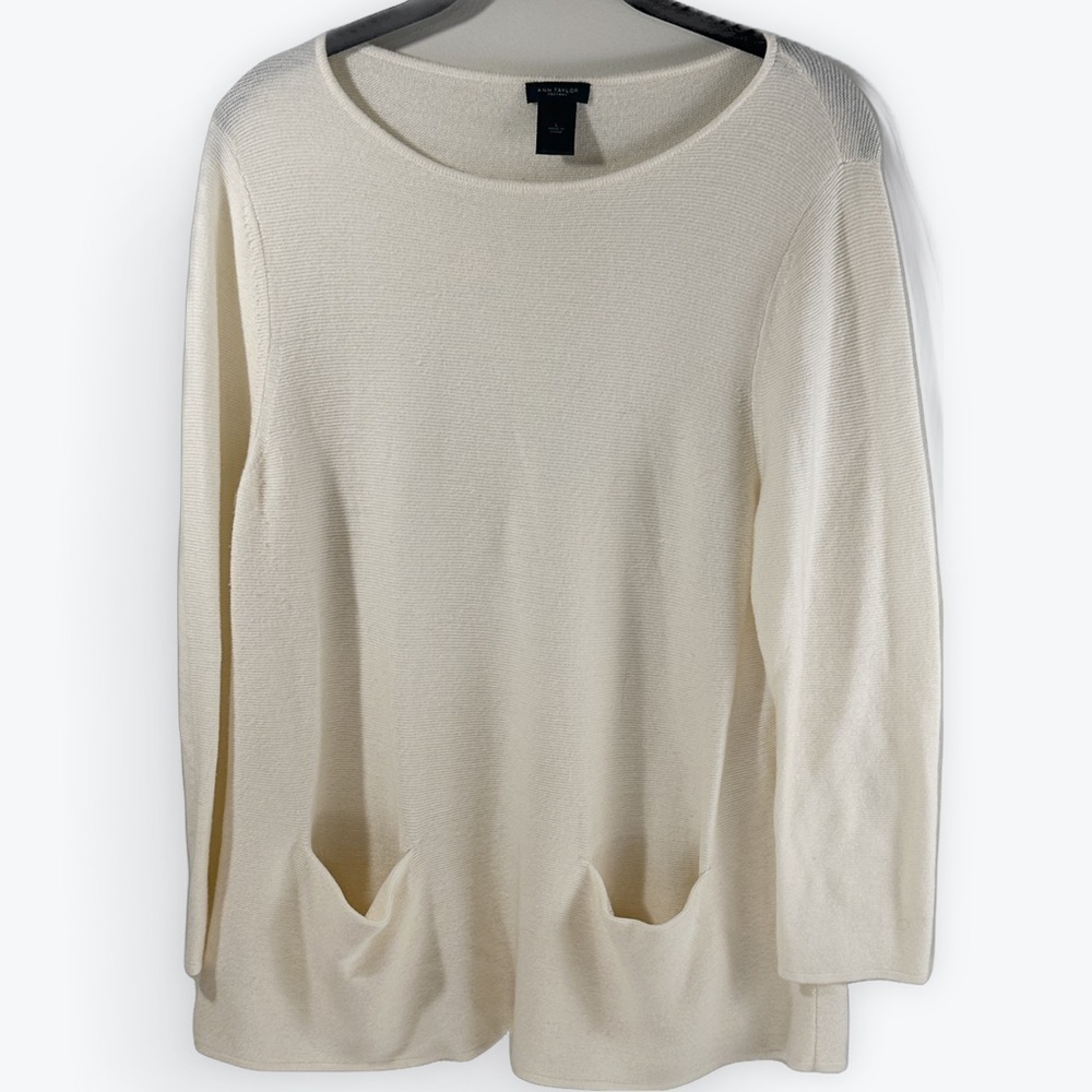 Ann Taylor Loft Large Knit Sweater Cream with pockets Long Sleeve scoop‎ neck